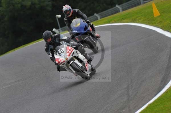 Motorcycle action photographs;cadwell;cadwell park photographs;event digital images;eventdigitalimages;motor racing louth lincolnshire;no limits trackday;peter wileman photography;trackday;trackday digital images;trackday photos