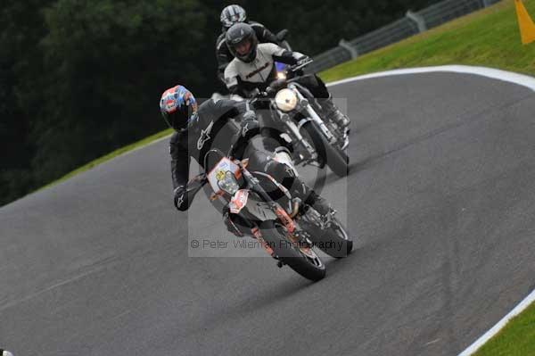 Motorcycle action photographs;cadwell;cadwell park photographs;event digital images;eventdigitalimages;motor racing louth lincolnshire;no limits trackday;peter wileman photography;trackday;trackday digital images;trackday photos