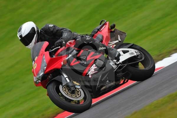 Motorcycle action photographs;cadwell;cadwell park photographs;event digital images;eventdigitalimages;motor racing louth lincolnshire;no limits trackday;peter wileman photography;trackday;trackday digital images;trackday photos