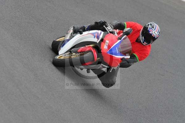 Motorcycle action photographs;cadwell;cadwell park photographs;event digital images;eventdigitalimages;motor racing louth lincolnshire;no limits trackday;peter wileman photography;trackday;trackday digital images;trackday photos