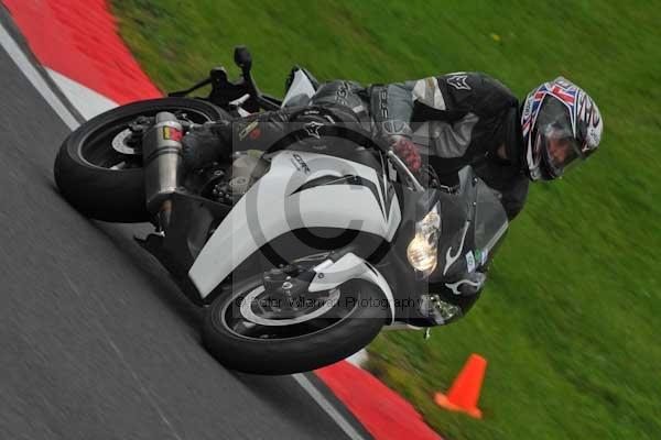 Motorcycle action photographs;cadwell;cadwell park photographs;event digital images;eventdigitalimages;motor racing louth lincolnshire;no limits trackday;peter wileman photography;trackday;trackday digital images;trackday photos