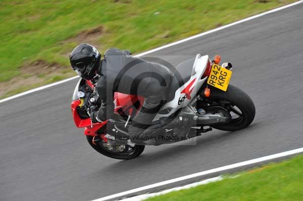 Motorcycle action photographs;cadwell;cadwell park photographs;event digital images;eventdigitalimages;motor racing louth lincolnshire;no limits trackday;peter wileman photography;trackday;trackday digital images;trackday photos