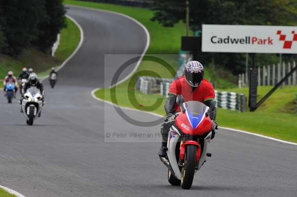 Motorcycle action photographs;cadwell;cadwell park photographs;event digital images;eventdigitalimages;motor racing louth lincolnshire;no limits trackday;peter wileman photography;trackday;trackday digital images;trackday photos