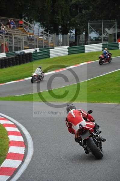 Motorcycle action photographs;cadwell;cadwell park photographs;event digital images;eventdigitalimages;motor racing louth lincolnshire;no limits trackday;peter wileman photography;trackday;trackday digital images;trackday photos