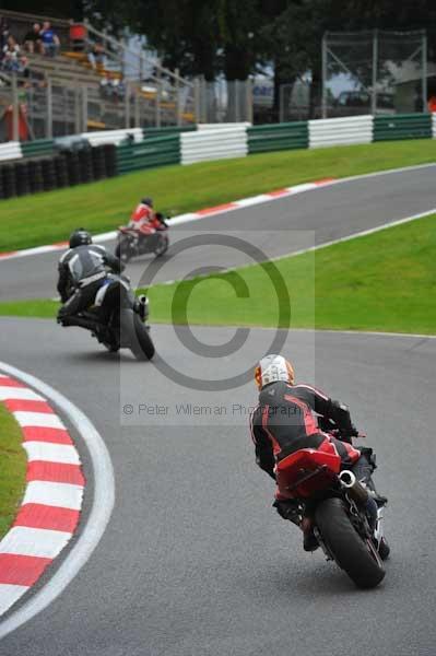 Motorcycle action photographs;cadwell;cadwell park photographs;event digital images;eventdigitalimages;motor racing louth lincolnshire;no limits trackday;peter wileman photography;trackday;trackday digital images;trackday photos