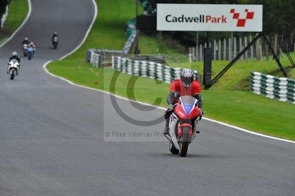 Motorcycle action photographs;cadwell;cadwell park photographs;event digital images;eventdigitalimages;motor racing louth lincolnshire;no limits trackday;peter wileman photography;trackday;trackday digital images;trackday photos