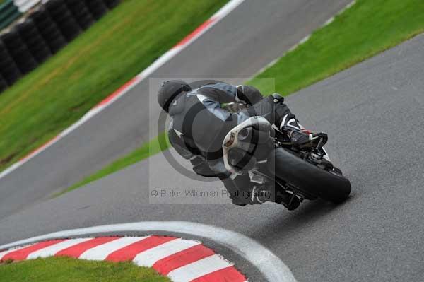 Motorcycle action photographs;cadwell;cadwell park photographs;event digital images;eventdigitalimages;motor racing louth lincolnshire;no limits trackday;peter wileman photography;trackday;trackday digital images;trackday photos