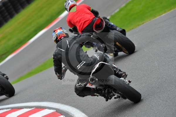 Motorcycle action photographs;cadwell;cadwell park photographs;event digital images;eventdigitalimages;motor racing louth lincolnshire;no limits trackday;peter wileman photography;trackday;trackday digital images;trackday photos