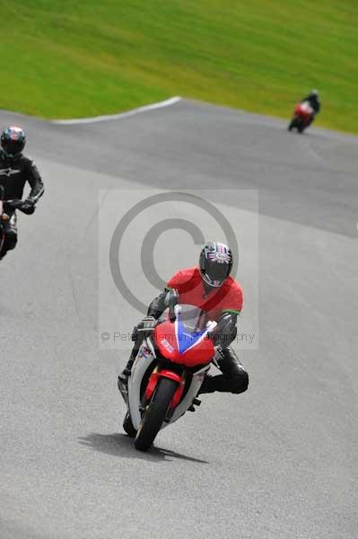 Motorcycle action photographs;cadwell;cadwell park photographs;event digital images;eventdigitalimages;motor racing louth lincolnshire;no limits trackday;peter wileman photography;trackday;trackday digital images;trackday photos