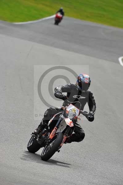 Motorcycle action photographs;cadwell;cadwell park photographs;event digital images;eventdigitalimages;motor racing louth lincolnshire;no limits trackday;peter wileman photography;trackday;trackday digital images;trackday photos