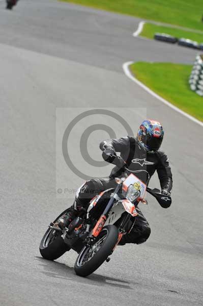 Motorcycle action photographs;cadwell;cadwell park photographs;event digital images;eventdigitalimages;motor racing louth lincolnshire;no limits trackday;peter wileman photography;trackday;trackday digital images;trackday photos