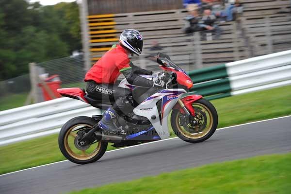 Motorcycle action photographs;cadwell;cadwell park photographs;event digital images;eventdigitalimages;motor racing louth lincolnshire;no limits trackday;peter wileman photography;trackday;trackday digital images;trackday photos