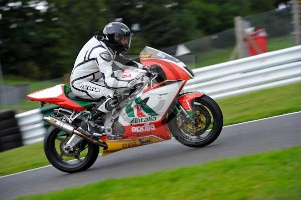 Motorcycle action photographs;cadwell;cadwell park photographs;event digital images;eventdigitalimages;motor racing louth lincolnshire;no limits trackday;peter wileman photography;trackday;trackday digital images;trackday photos