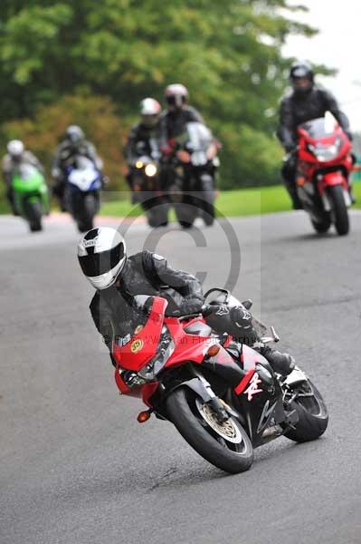 Motorcycle action photographs;cadwell;cadwell park photographs;event digital images;eventdigitalimages;motor racing louth lincolnshire;no limits trackday;peter wileman photography;trackday;trackday digital images;trackday photos