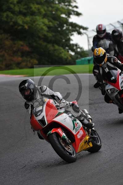 Motorcycle action photographs;cadwell;cadwell park photographs;event digital images;eventdigitalimages;motor racing louth lincolnshire;no limits trackday;peter wileman photography;trackday;trackday digital images;trackday photos