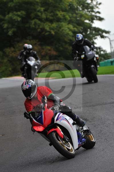 Motorcycle action photographs;cadwell;cadwell park photographs;event digital images;eventdigitalimages;motor racing louth lincolnshire;no limits trackday;peter wileman photography;trackday;trackday digital images;trackday photos