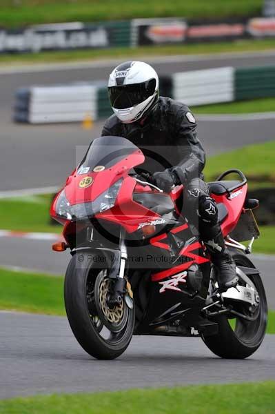 Motorcycle action photographs;cadwell;cadwell park photographs;event digital images;eventdigitalimages;motor racing louth lincolnshire;no limits trackday;peter wileman photography;trackday;trackday digital images;trackday photos