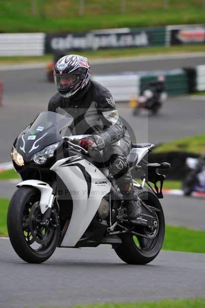 Motorcycle action photographs;cadwell;cadwell park photographs;event digital images;eventdigitalimages;motor racing louth lincolnshire;no limits trackday;peter wileman photography;trackday;trackday digital images;trackday photos