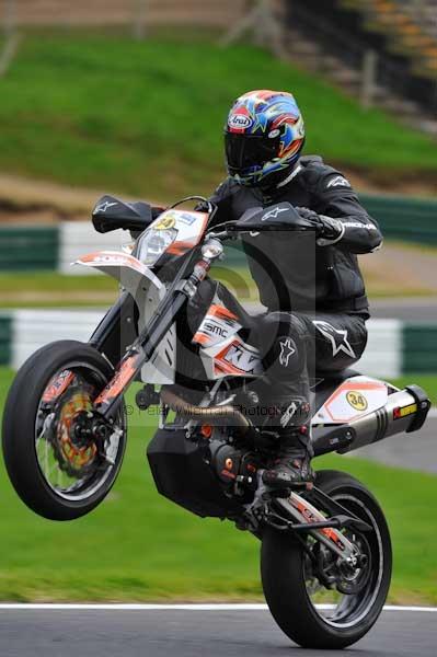 Motorcycle action photographs;cadwell;cadwell park photographs;event digital images;eventdigitalimages;motor racing louth lincolnshire;no limits trackday;peter wileman photography;trackday;trackday digital images;trackday photos