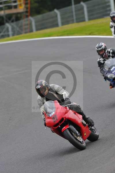 Motorcycle action photographs;cadwell;cadwell park photographs;event digital images;eventdigitalimages;motor racing louth lincolnshire;no limits trackday;peter wileman photography;trackday;trackday digital images;trackday photos