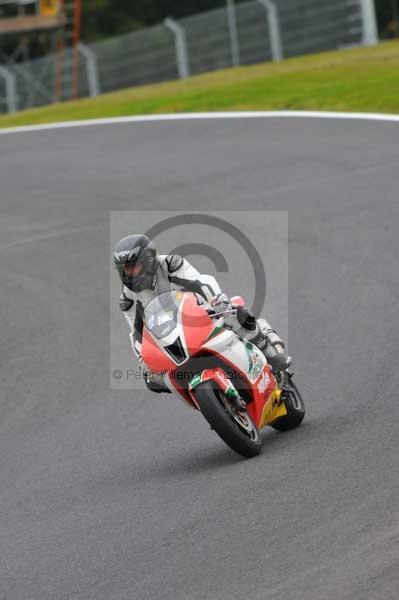 Motorcycle action photographs;cadwell;cadwell park photographs;event digital images;eventdigitalimages;motor racing louth lincolnshire;no limits trackday;peter wileman photography;trackday;trackday digital images;trackday photos