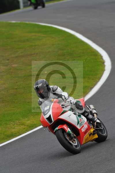 Motorcycle action photographs;cadwell;cadwell park photographs;event digital images;eventdigitalimages;motor racing louth lincolnshire;no limits trackday;peter wileman photography;trackday;trackday digital images;trackday photos