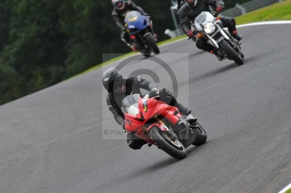 Motorcycle action photographs;cadwell;cadwell park photographs;event digital images;eventdigitalimages;motor racing louth lincolnshire;no limits trackday;peter wileman photography;trackday;trackday digital images;trackday photos