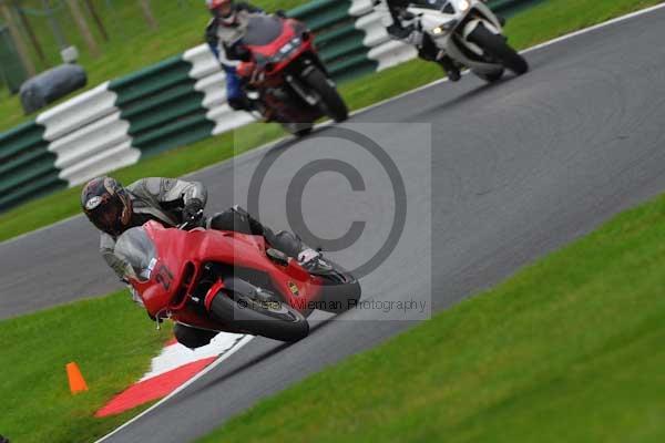 Motorcycle action photographs;cadwell;cadwell park photographs;event digital images;eventdigitalimages;motor racing louth lincolnshire;no limits trackday;peter wileman photography;trackday;trackday digital images;trackday photos