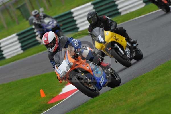 Motorcycle action photographs;cadwell;cadwell park photographs;event digital images;eventdigitalimages;motor racing louth lincolnshire;no limits trackday;peter wileman photography;trackday;trackday digital images;trackday photos