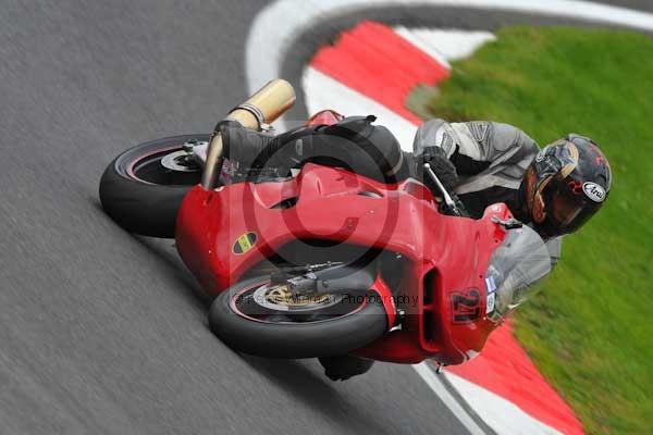 Motorcycle action photographs;cadwell;cadwell park photographs;event digital images;eventdigitalimages;motor racing louth lincolnshire;no limits trackday;peter wileman photography;trackday;trackday digital images;trackday photos