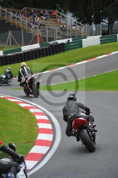 Motorcycle action photographs;cadwell;cadwell park photographs;event digital images;eventdigitalimages;motor racing louth lincolnshire;no limits trackday;peter wileman photography;trackday;trackday digital images;trackday photos