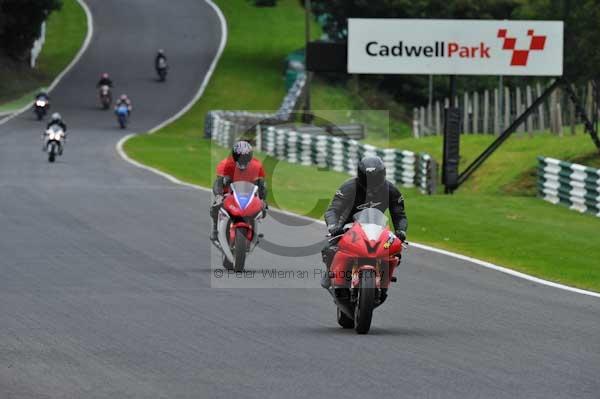 Motorcycle action photographs;cadwell;cadwell park photographs;event digital images;eventdigitalimages;motor racing louth lincolnshire;no limits trackday;peter wileman photography;trackday;trackday digital images;trackday photos