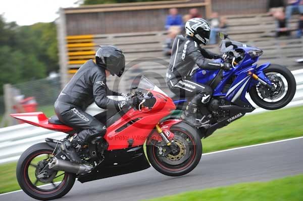 Motorcycle action photographs;cadwell;cadwell park photographs;event digital images;eventdigitalimages;motor racing louth lincolnshire;no limits trackday;peter wileman photography;trackday;trackday digital images;trackday photos