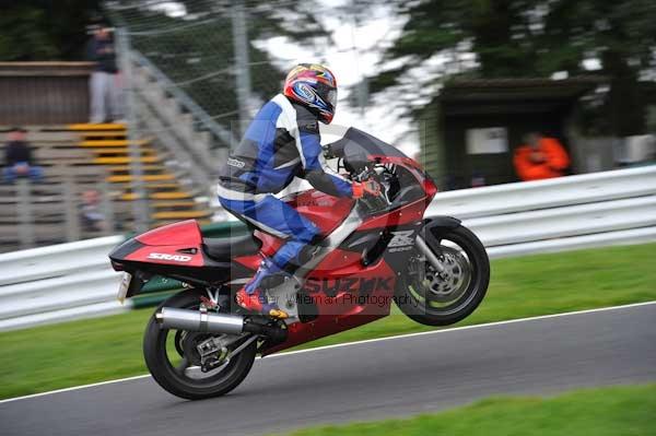 Motorcycle action photographs;cadwell;cadwell park photographs;event digital images;eventdigitalimages;motor racing louth lincolnshire;no limits trackday;peter wileman photography;trackday;trackday digital images;trackday photos