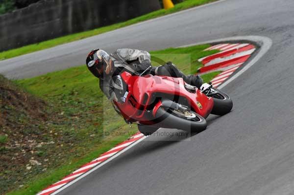 Motorcycle action photographs;cadwell;cadwell park photographs;event digital images;eventdigitalimages;motor racing louth lincolnshire;no limits trackday;peter wileman photography;trackday;trackday digital images;trackday photos