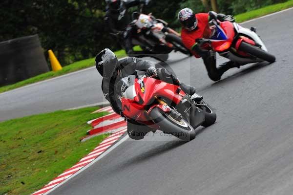 Motorcycle action photographs;cadwell;cadwell park photographs;event digital images;eventdigitalimages;motor racing louth lincolnshire;no limits trackday;peter wileman photography;trackday;trackday digital images;trackday photos