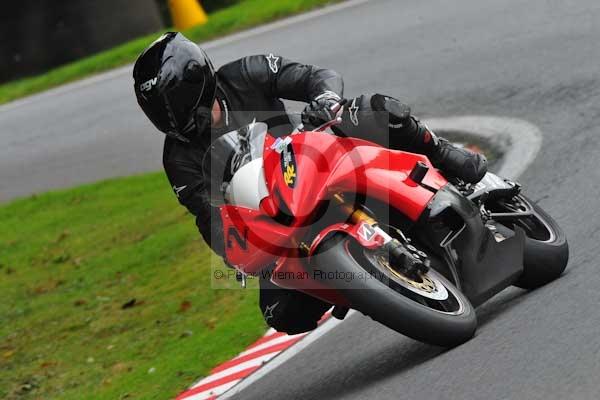 Motorcycle action photographs;cadwell;cadwell park photographs;event digital images;eventdigitalimages;motor racing louth lincolnshire;no limits trackday;peter wileman photography;trackday;trackday digital images;trackday photos