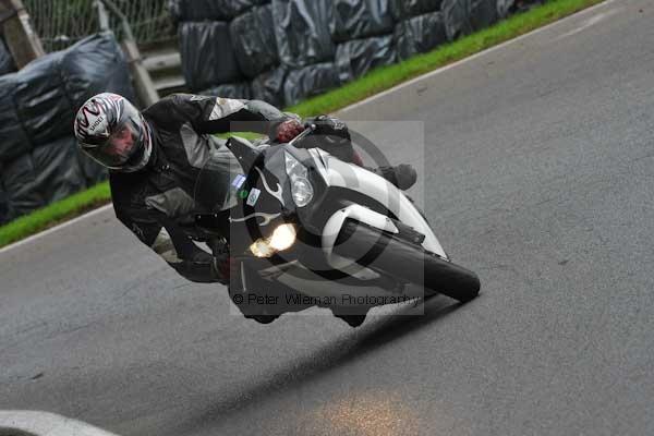 Motorcycle action photographs;cadwell;cadwell park photographs;event digital images;eventdigitalimages;motor racing louth lincolnshire;no limits trackday;peter wileman photography;trackday;trackday digital images;trackday photos