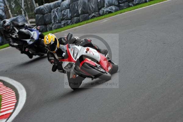 Motorcycle action photographs;cadwell;cadwell park photographs;event digital images;eventdigitalimages;motor racing louth lincolnshire;no limits trackday;peter wileman photography;trackday;trackday digital images;trackday photos