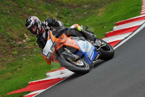 Motorcycle action photographs;cadwell;cadwell park photographs;event digital images;eventdigitalimages;motor racing louth lincolnshire;no limits trackday;peter wileman photography;trackday;trackday digital images;trackday photos