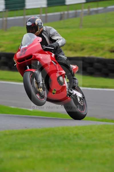 Motorcycle action photographs;cadwell;cadwell park photographs;event digital images;eventdigitalimages;motor racing louth lincolnshire;no limits trackday;peter wileman photography;trackday;trackday digital images;trackday photos