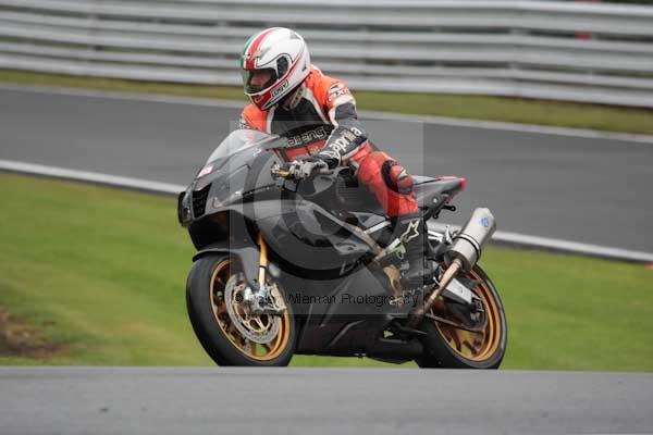 Motorcycle action photographs;event digital images;eventdigitalimages;no limits trackday;oulton park;oulton park circuit cheshire;oulton park photographs;peter wileman photography;trackday;trackday digital images;trackday photos