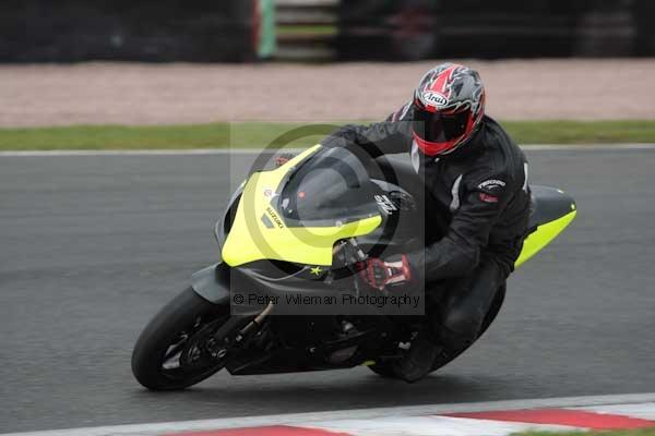 Motorcycle action photographs;event digital images;eventdigitalimages;no limits trackday;oulton park;oulton park circuit cheshire;oulton park photographs;peter wileman photography;trackday;trackday digital images;trackday photos