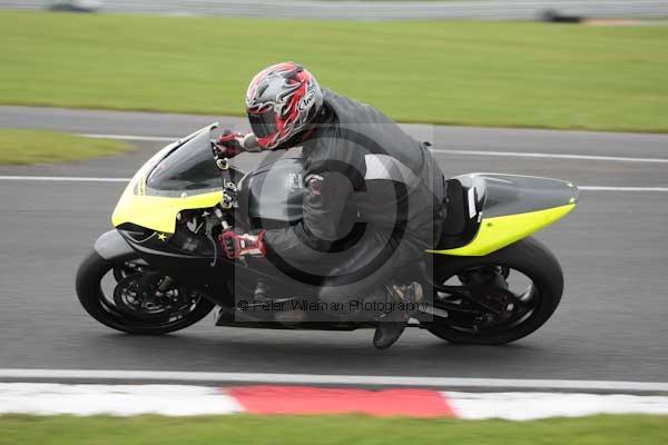 Motorcycle action photographs;event digital images;eventdigitalimages;no limits trackday;oulton park;oulton park circuit cheshire;oulton park photographs;peter wileman photography;trackday;trackday digital images;trackday photos