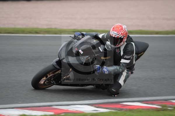 Motorcycle action photographs;event digital images;eventdigitalimages;no limits trackday;oulton park;oulton park circuit cheshire;oulton park photographs;peter wileman photography;trackday;trackday digital images;trackday photos