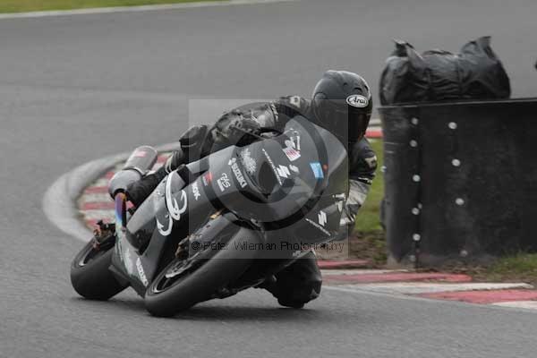 Motorcycle action photographs;event digital images;eventdigitalimages;no limits trackday;oulton park;oulton park circuit cheshire;oulton park photographs;peter wileman photography;trackday;trackday digital images;trackday photos