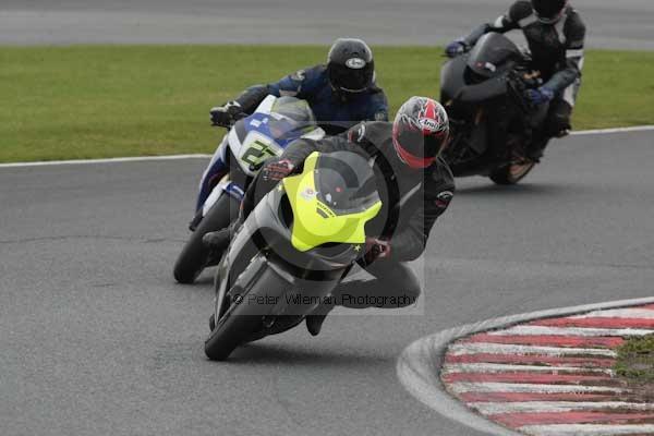 Motorcycle action photographs;event digital images;eventdigitalimages;no limits trackday;oulton park;oulton park circuit cheshire;oulton park photographs;peter wileman photography;trackday;trackday digital images;trackday photos