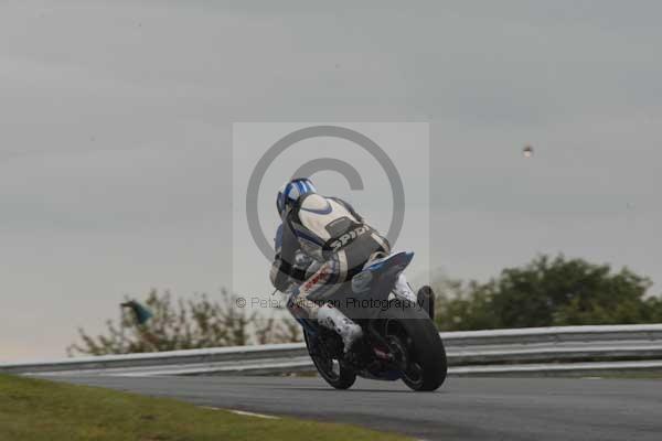 Motorcycle action photographs;event digital images;eventdigitalimages;no limits trackday;oulton park;oulton park circuit cheshire;oulton park photographs;peter wileman photography;trackday;trackday digital images;trackday photos