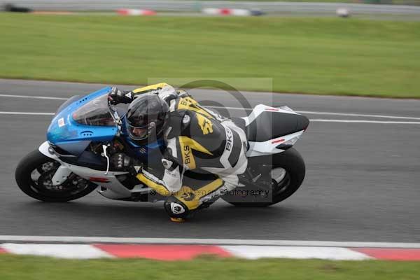 Motorcycle action photographs;event digital images;eventdigitalimages;no limits trackday;oulton park;oulton park circuit cheshire;oulton park photographs;peter wileman photography;trackday;trackday digital images;trackday photos