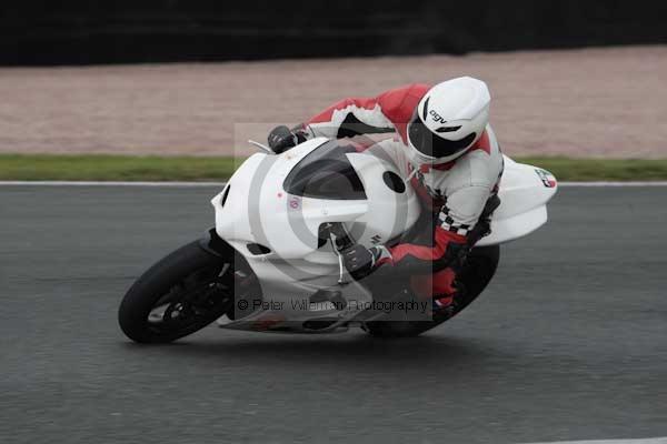 Motorcycle action photographs;event digital images;eventdigitalimages;no limits trackday;oulton park;oulton park circuit cheshire;oulton park photographs;peter wileman photography;trackday;trackday digital images;trackday photos